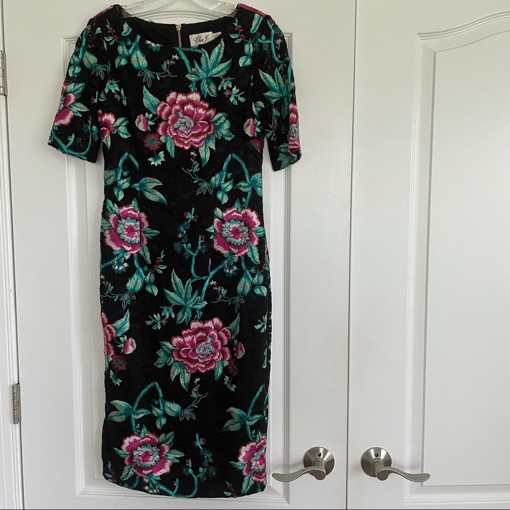 ELIZA J ELBOW SLEEVE LACE SHEATH - SIZE 2